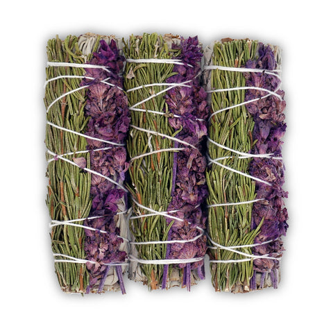 Un acchiappasogni - fascio di salvia, lavanda e rosmarino