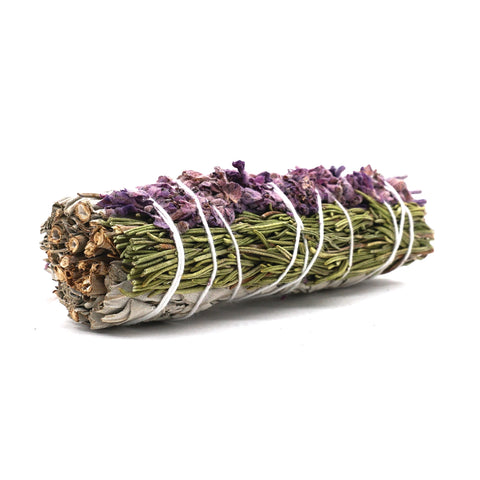 Un acchiappasogni - fascio di salvia, lavanda e rosmarino